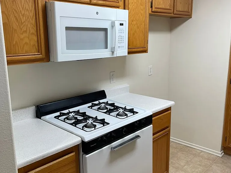 16710 Sherman Way — Photo 6