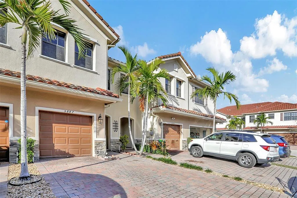 3 bed, 2.5 bath, 1505 sqft, $2,700 — Photo 3