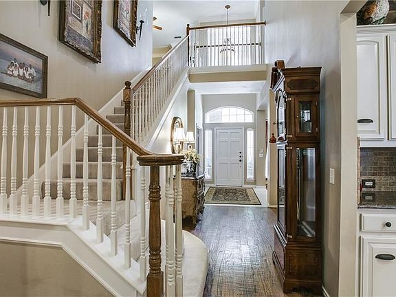 3rd image of 6908 Admirals Cove Ct