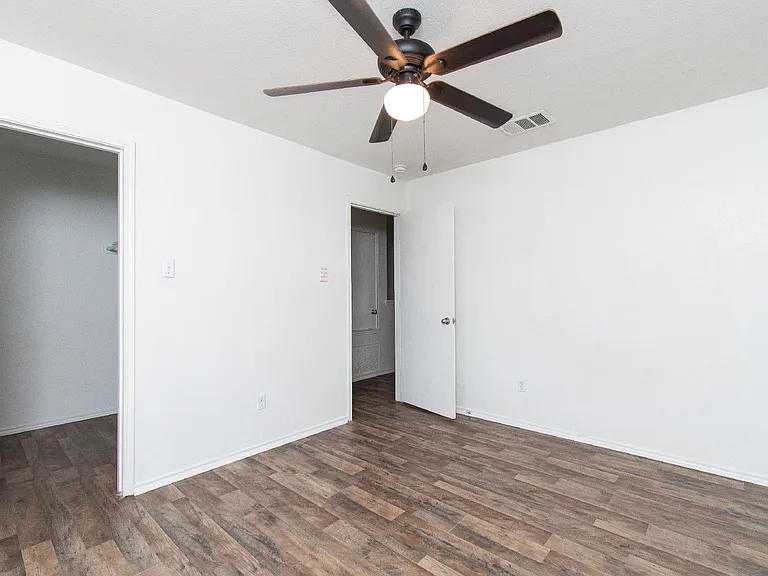 9007 Sandyford Ct — Photo 14