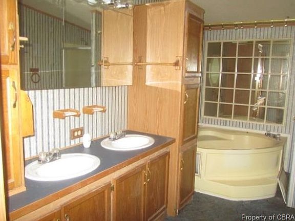 5th image of 8114 Burke Woods Ct