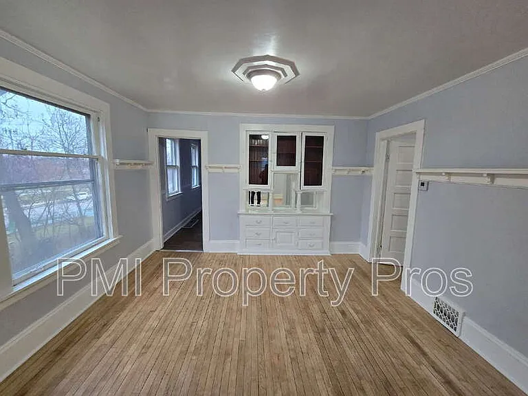 3111 W Walnut St — Photo 11