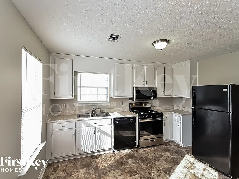 824 Rock Shoals Ct — Photo 7
