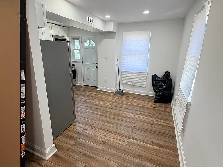 608 Chaplin St SE — Photo 9