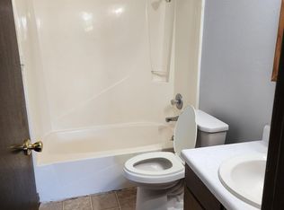 507 Rosemere Ln APT 4, Maquoketa, IA 52060
