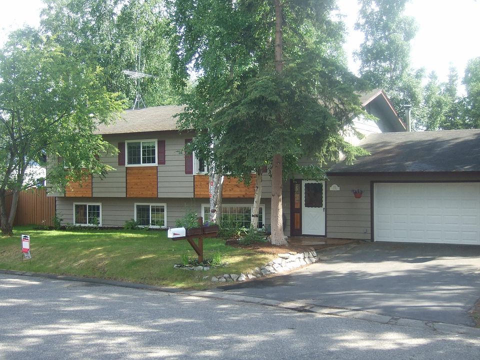 1st image of 215 Yale Way