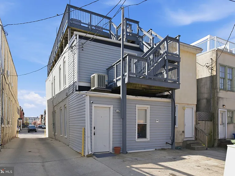 116 W Clement St — Photo 32