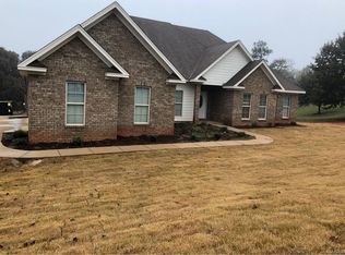 1520 White Cloud Dr, Deatsville, AL 36022