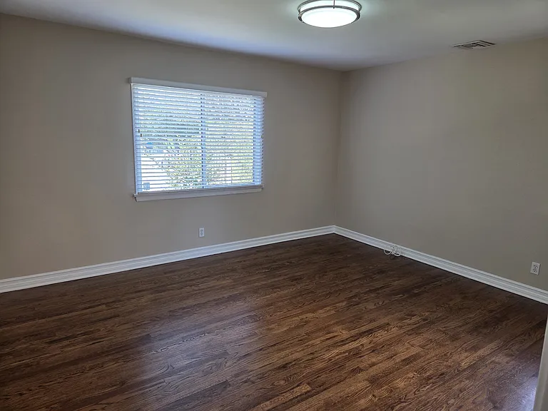 15219 Wyandotte St — Photo 15