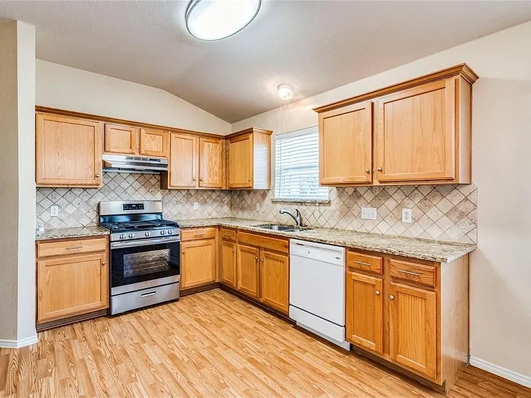 1307 Dillon Lake Bnd — Photo 3