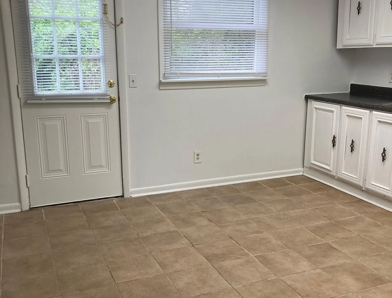 2 bed, 700 sqft, $995 — Photo 3