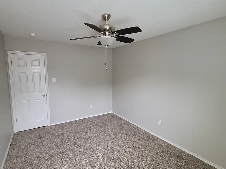 7237 Autumn Run Dr — Photo 5