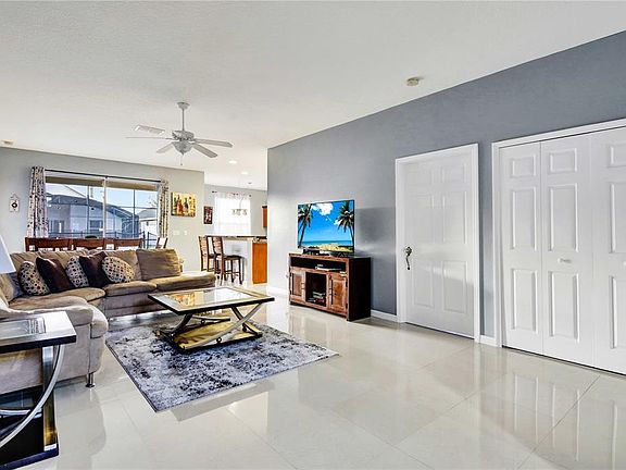 4th image of 932 EMERALD GREEN COURT