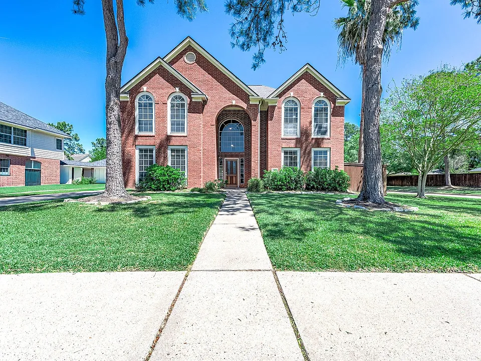 7902 Feather Springs Dr