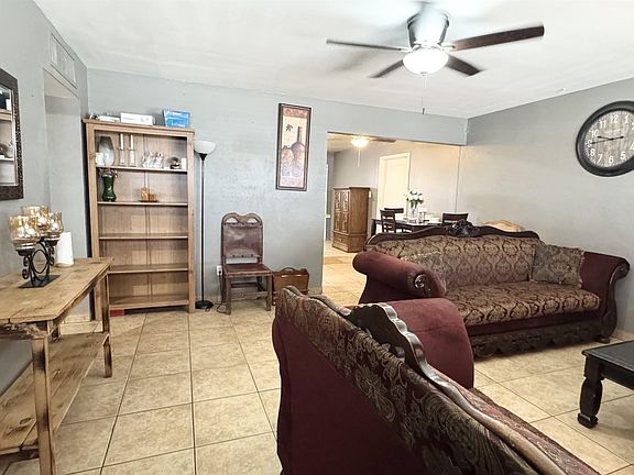 5th image of 900 E 26th St