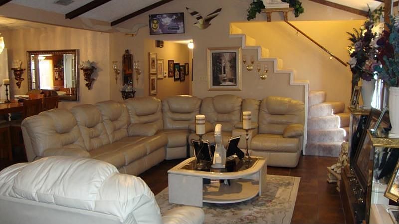 1st image of 609 Barnett Dr