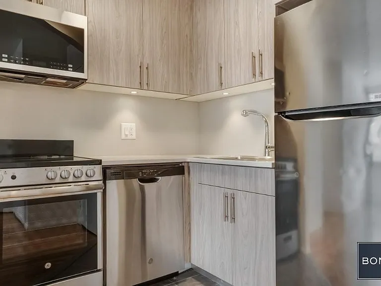 230 E 30th St #8B — Photo 3