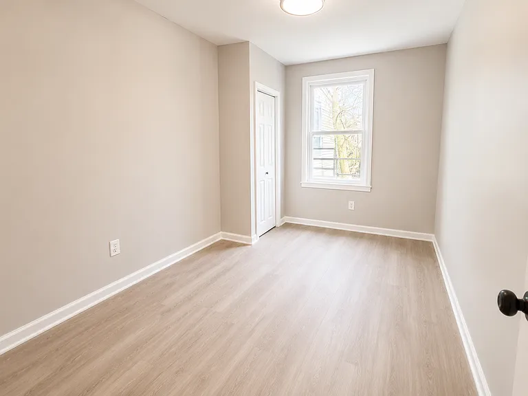 291 W Runyon St #A2 — Photo 3