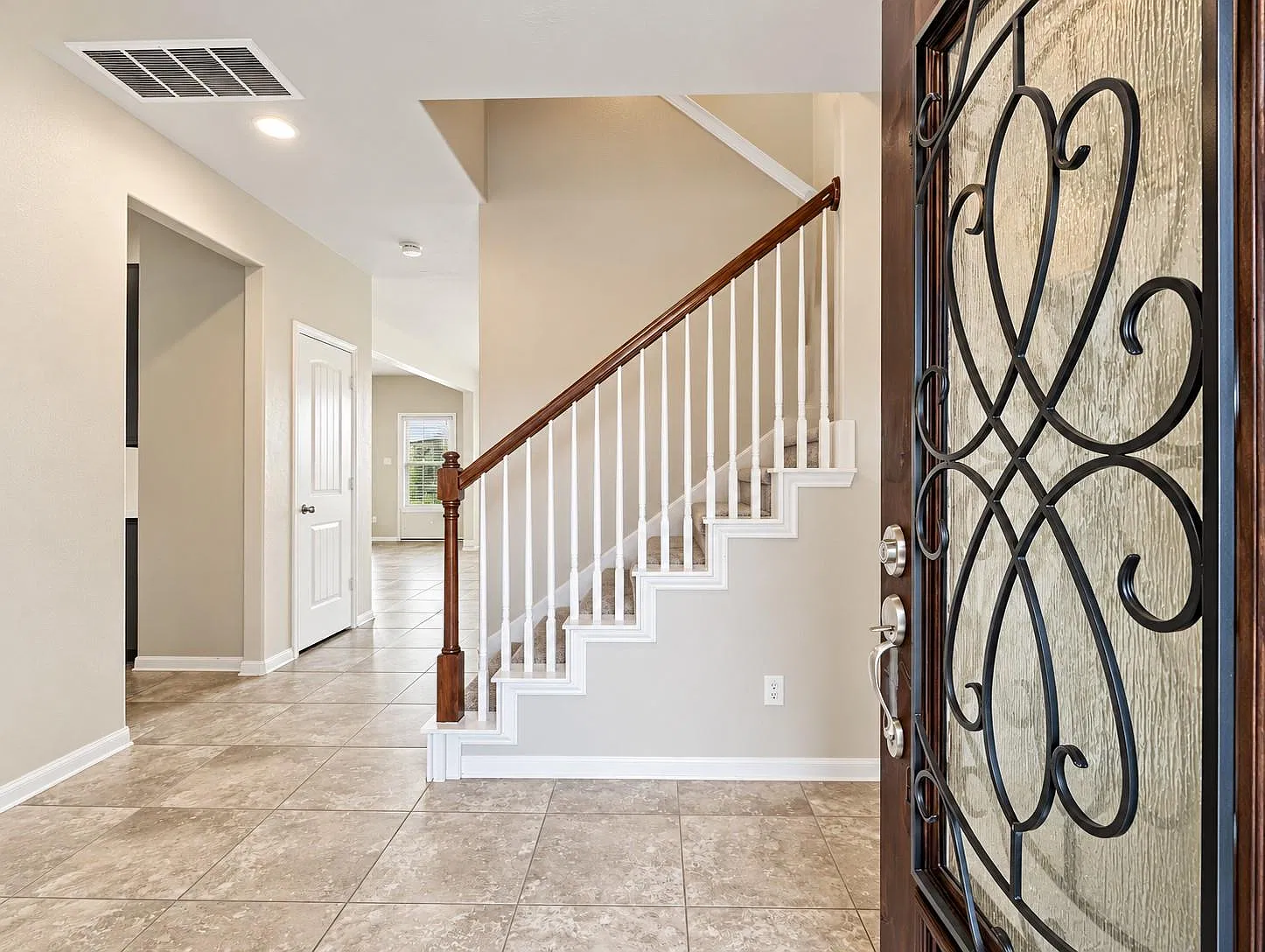 3 bed, 2.5 bath, 2192 sqft, $2,400 — Photo 4