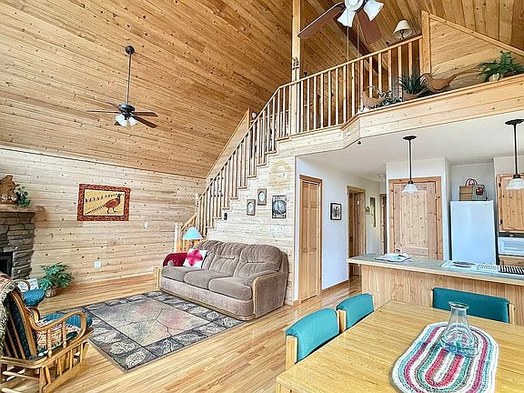 3rd image of 611 Leitch Creek Rd