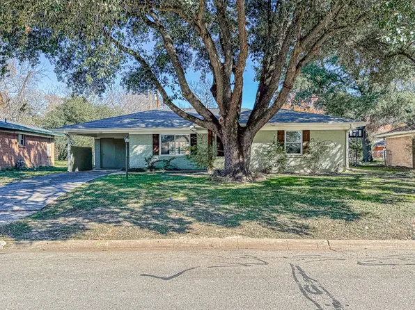 1421 Mockingbird Ln, Corsicana, TX 75110