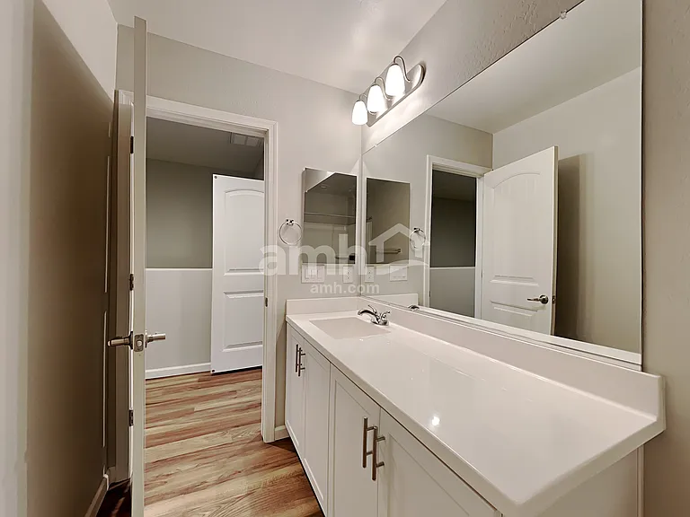20732 W Thomas Rd — Photo 22
