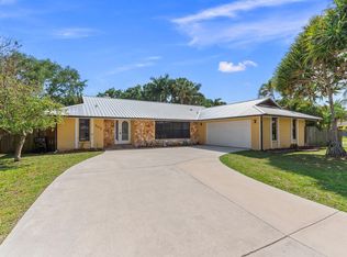 302 SE Bayview Ter, Port Saint Lucie, FL 34983