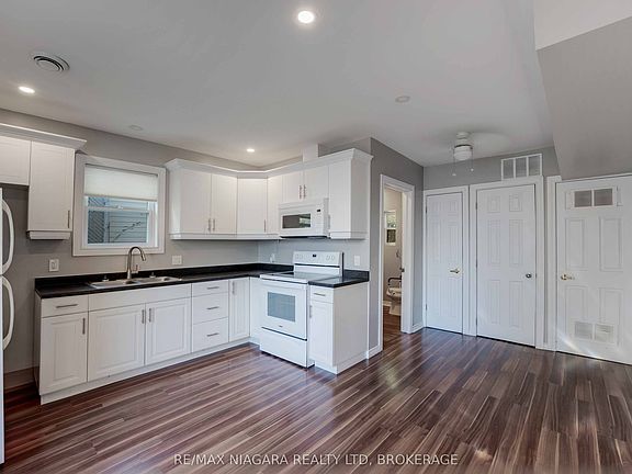 4th image of 2971 Portage Rd