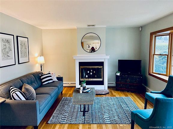2nd image of 207 Mapleridge Dr