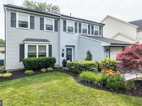 3rd image of 5 Pebble Dr