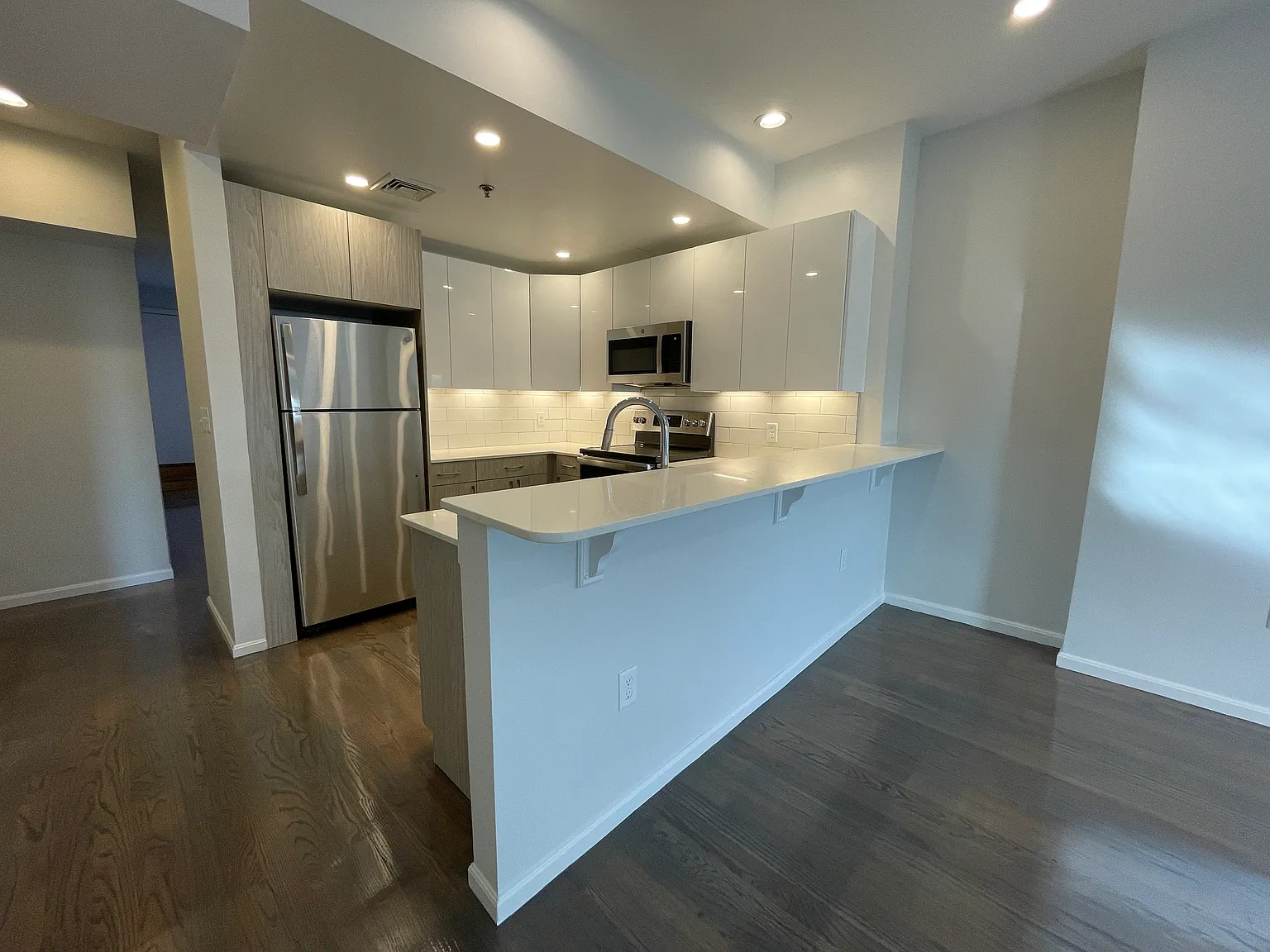 3 bed, 9999 sqft, $5,000 — Photo 3