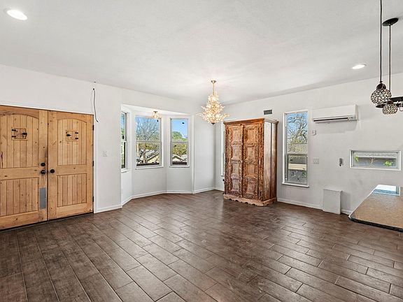 5th image of 2003 E 9th St