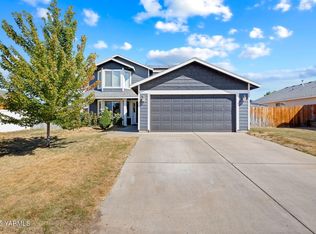 709 Cascade Ave, Moxee, WA 98936