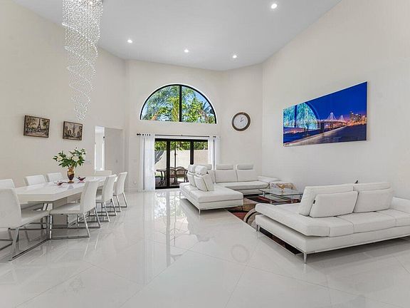 5th image of 23419 Mirabella Circle S