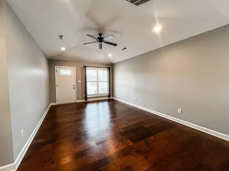 113 Sir Barton Ct — Photo 3