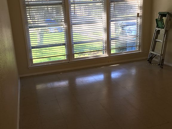 4th image of 4046 Robinhood Dr