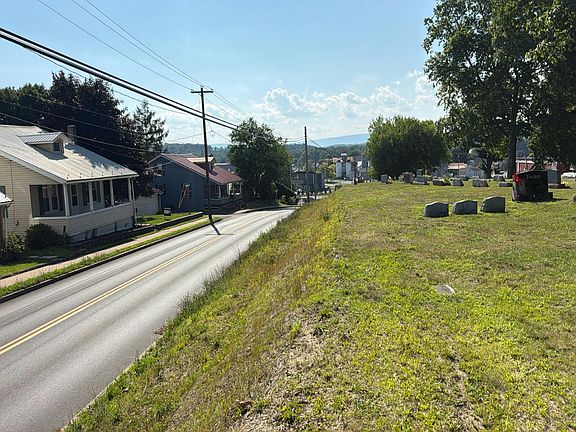 5th image of 310 Mahoning St