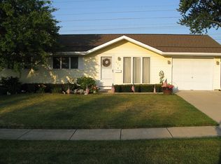 453 Arnold Ave, Romeoville, IL 60446