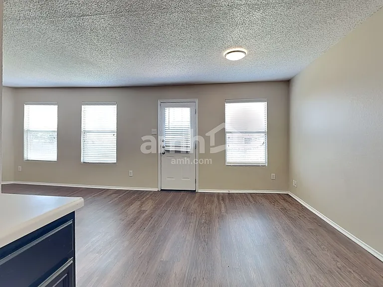 1430 Stewart Dr — Photo 4