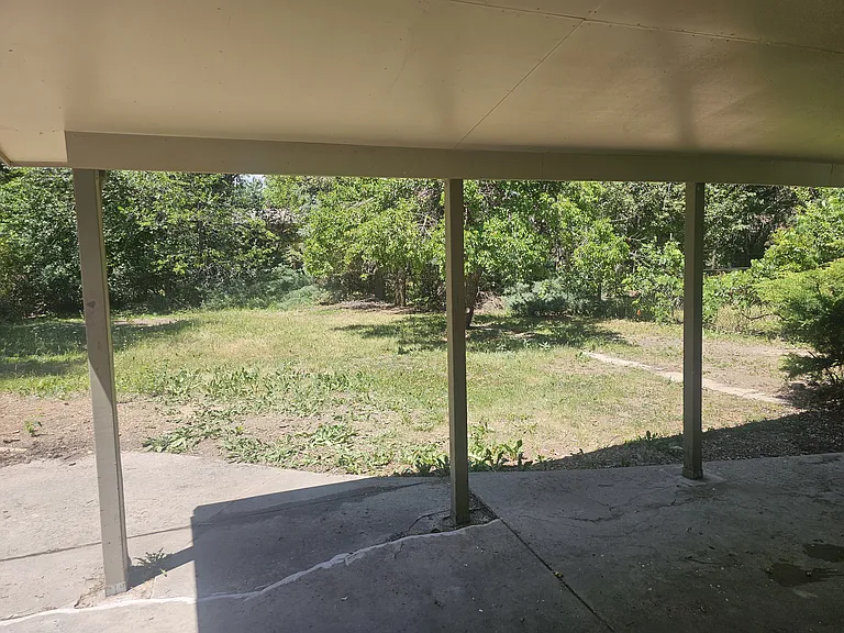 1137 S Bryan Ave — Photo 18