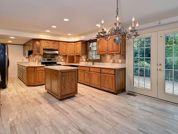4th image of 128 Woodland Dr