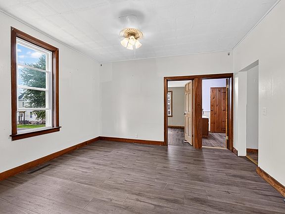 4th image of 901-903 2nd St