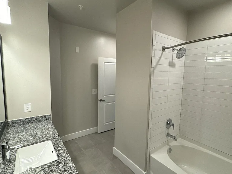 915 Glenwood Apartments on the Beltline — Photo 131