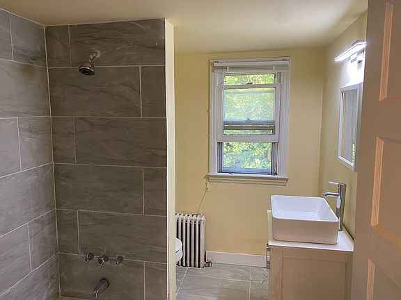 2nd image of 411 Lewis St Floor 2