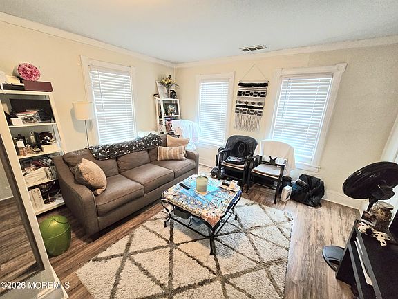 3rd image of 610 1st Ave APT 3