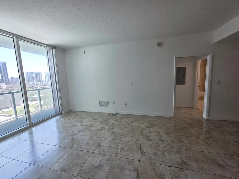 1900 N Bayshore Dr — Photo 11