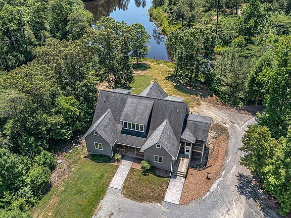 3rd image of 215 Earl Dr