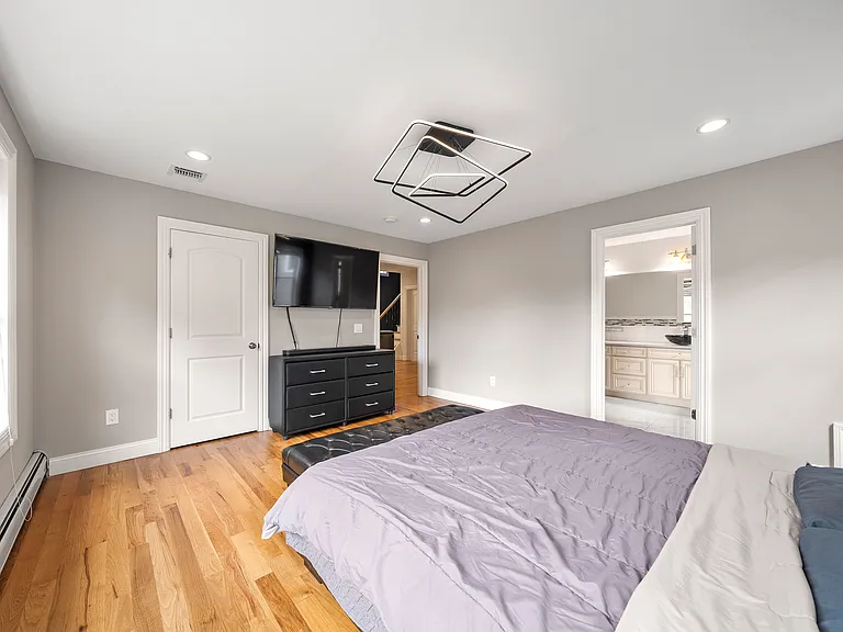 156 Phelps Ave — Photo 16