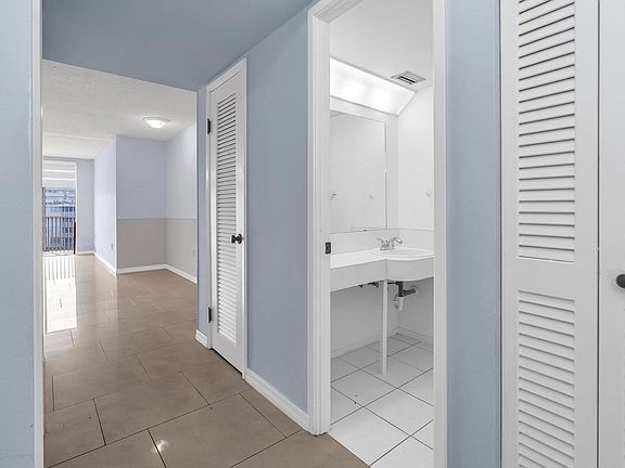 5th image of 1690 NE 191st St #1-405