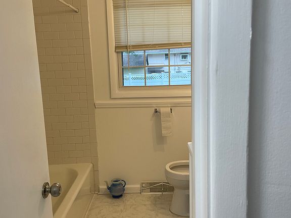 5th image of 8018 Hammond St